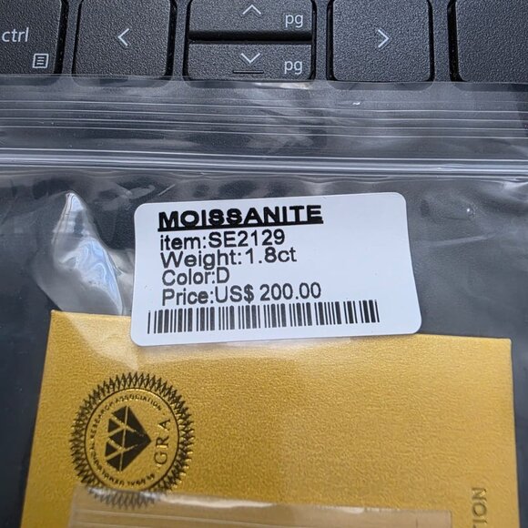 Elegant 1.8 ct moissanite Hoop Earrings - Picture 5 of 5